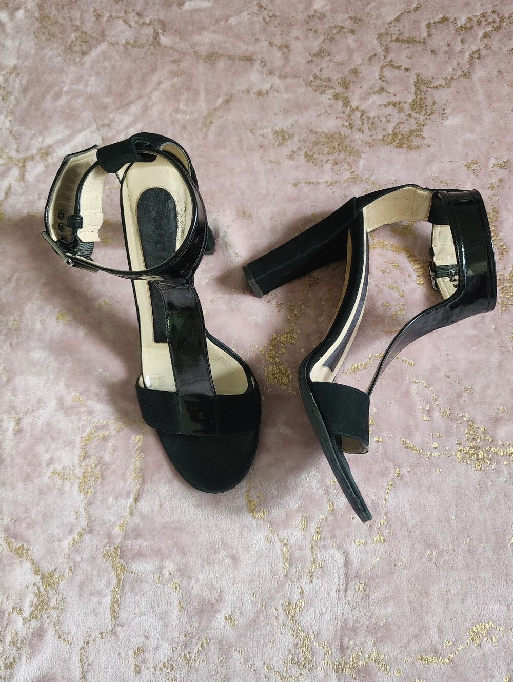 GUCCI | Classic Black T-Strap High Heel Sandals